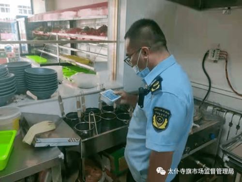 太仆寺旗市場(chǎng)監(jiān)督管理局開(kāi)展火鍋等餐飲服務(wù)單位鴨血制品專項(xiàng)檢查